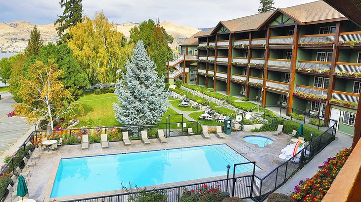 Photo Source: Lakeside Lodge and Suites