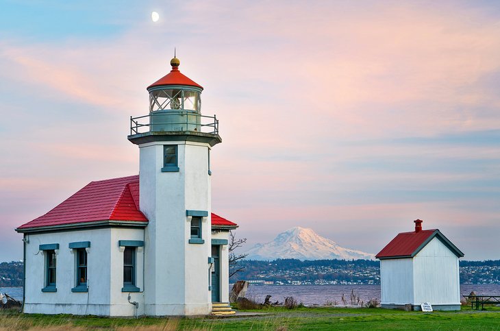 Point Robinson Lighthouse with Mount Rainier in the distance