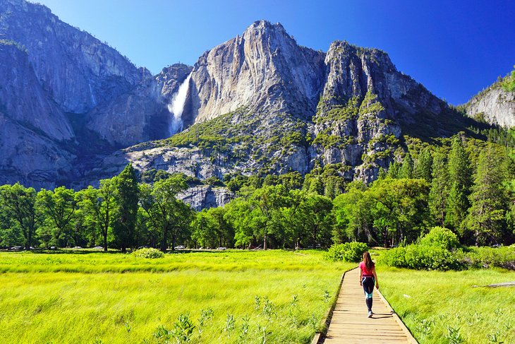 Hiking near Yosemite Falls