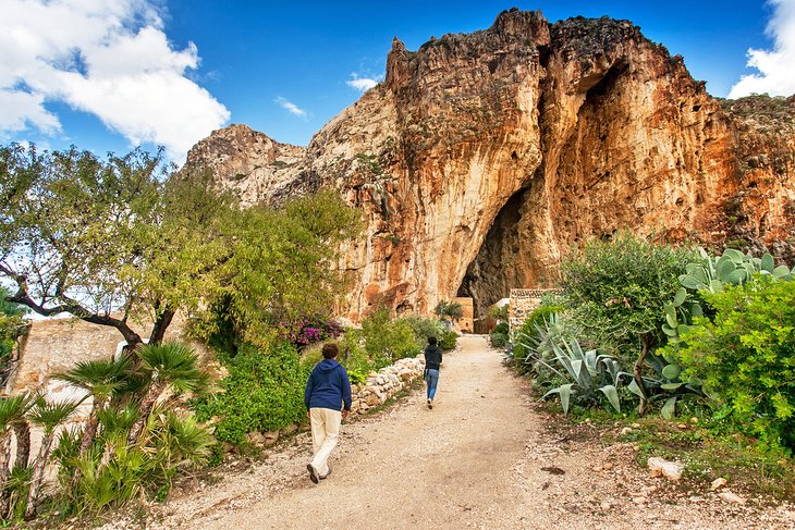 Mangiapane Cave