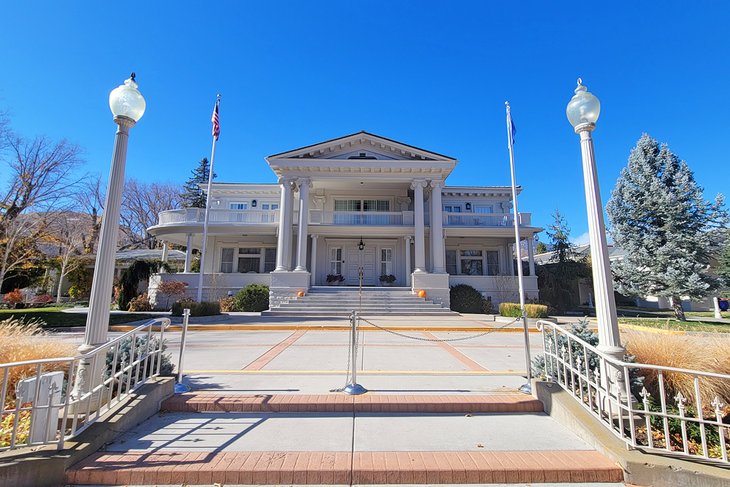 Governor's Mansion, Kit Carson Trail