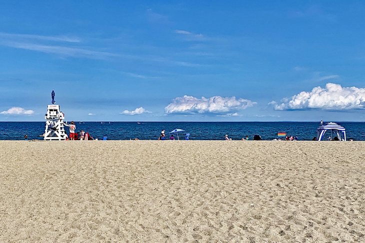 Sunny day on Penfield Beach