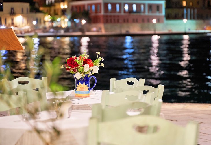 Restaurant romantique en bord de mer à La Canée, Crète