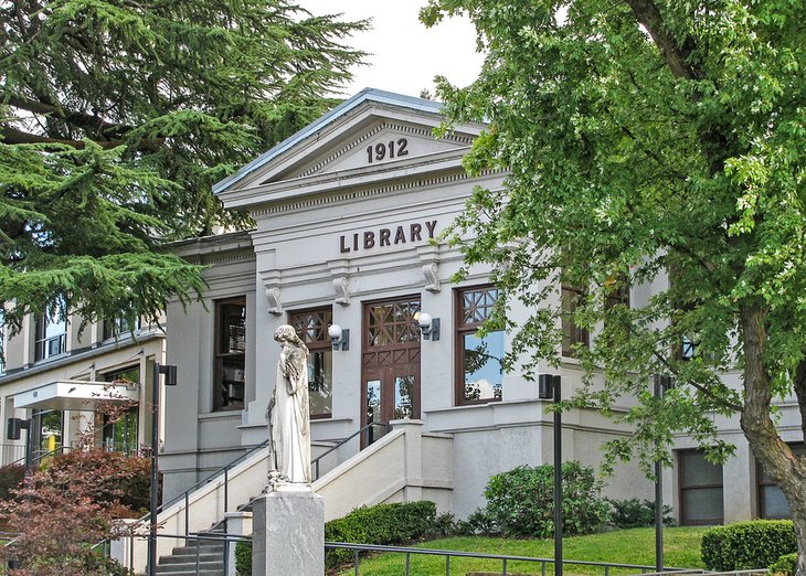 Carnegie Library in Ashland