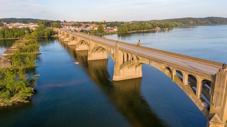 Veterans Memorial Bridge between Wrightsville and Columbia in Pennsylvania