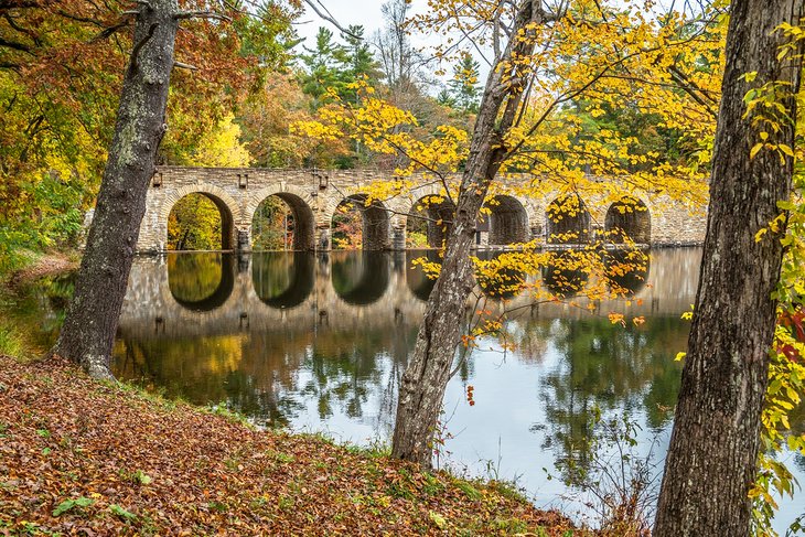 Bridge over Byrd Lake in the Cumberland Mountain State Park