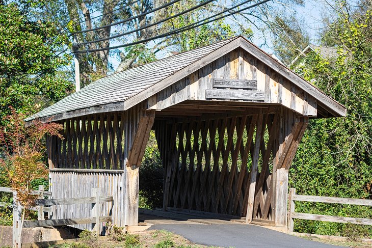 Pont couvert Horace King Memorial à Valley, Alabama
