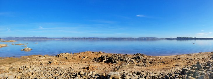 Panoramic view of Folsom Lake