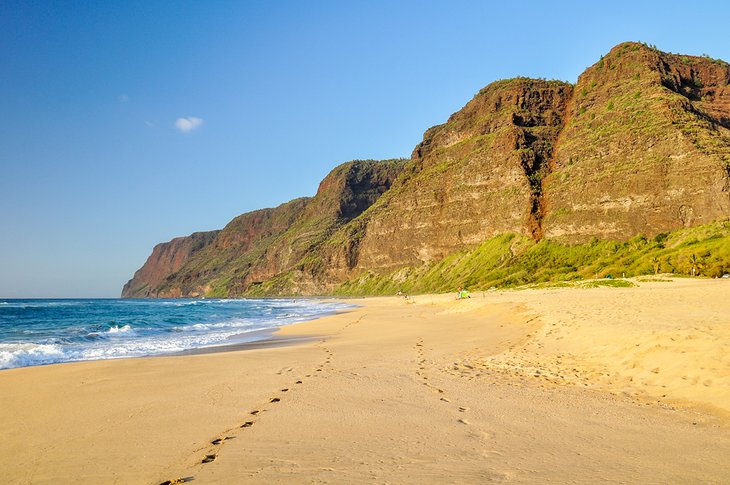 Beach at Polihale State Park with the Napali cliffs in the distance