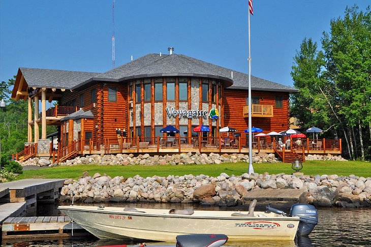 Voyagaire Lodge & Houseboats