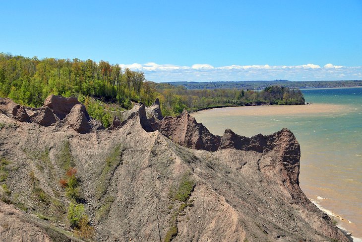 Chimney Bluffs State Park