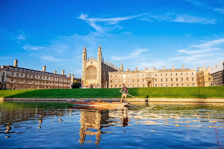 Punt gliding by Clare & King's College in Cambridge