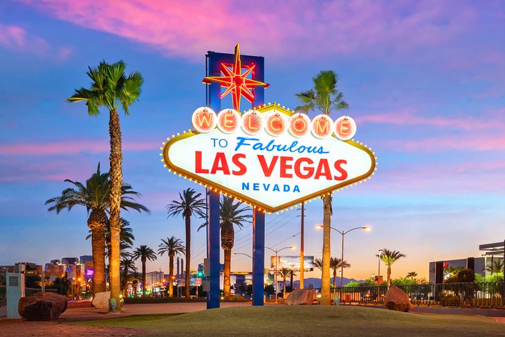 Welcome to Las Vegas sign at sunset