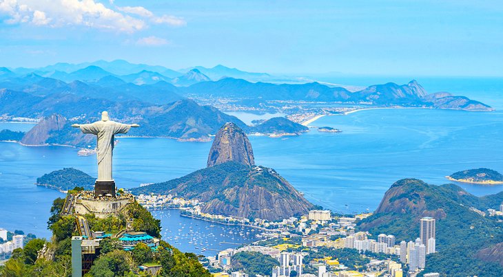 Vue aérienne de Rio de Janeiro avec Cristo Redentor