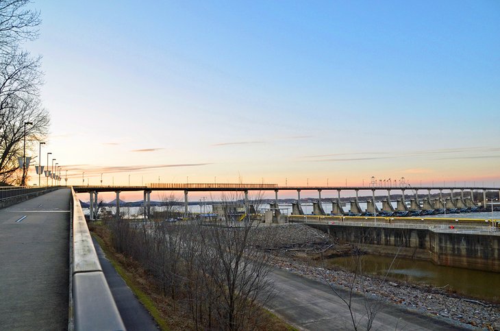 Arkansas River Trail & Big Dam Bridge