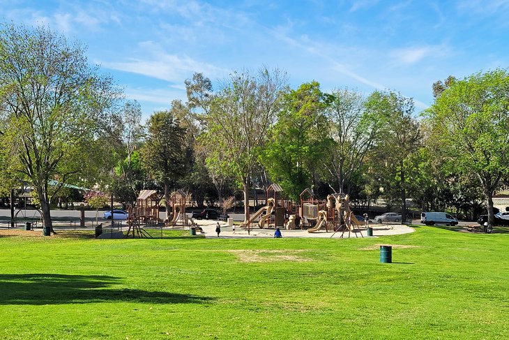 Los Cerritos Park