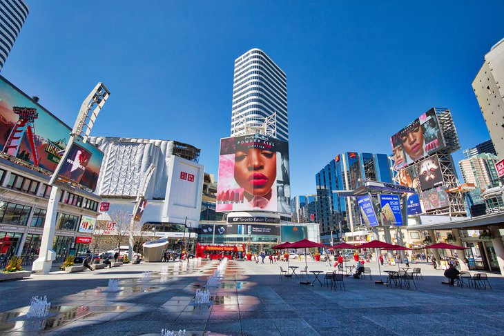 Yonge Dundas Square | eskystudio / Shutterstock.com