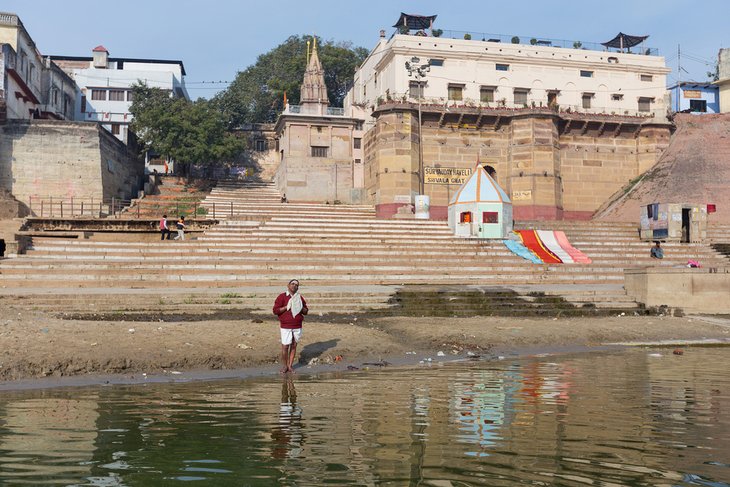 Man praying in front of Shivala Ghat