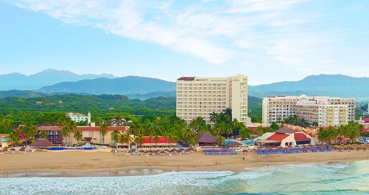 Photo Source: Park Royal Beach Ixtapa