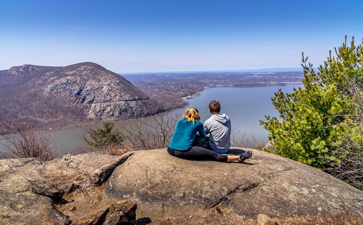Couple enjoying the view from Bull Hill (Mount Taurus)