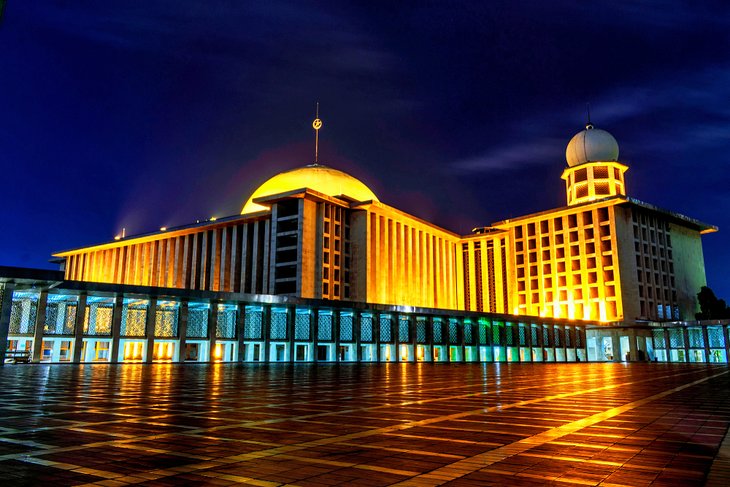 Night view of Istiqlal Mosque