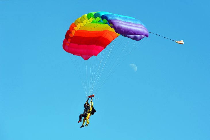 Tandem skydiving