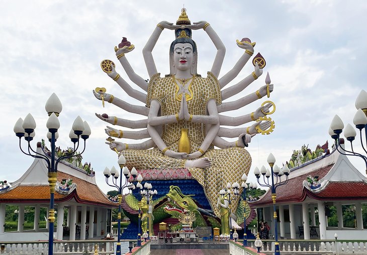 Wat Plai Laem