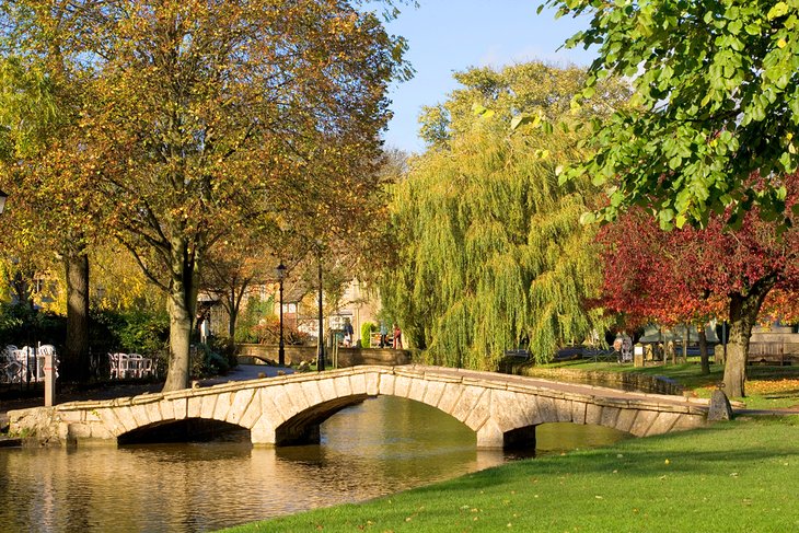 Arched stone bridge in Bourton-on-the-Water