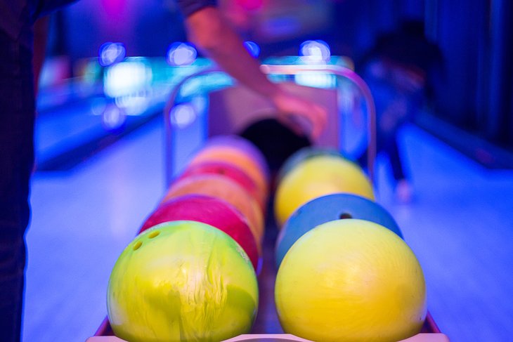 Glow bowling
