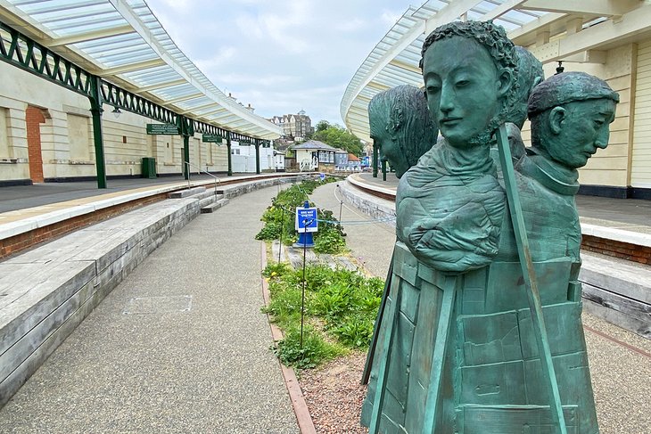 Statue in the Harbour Arm's refurbished train station