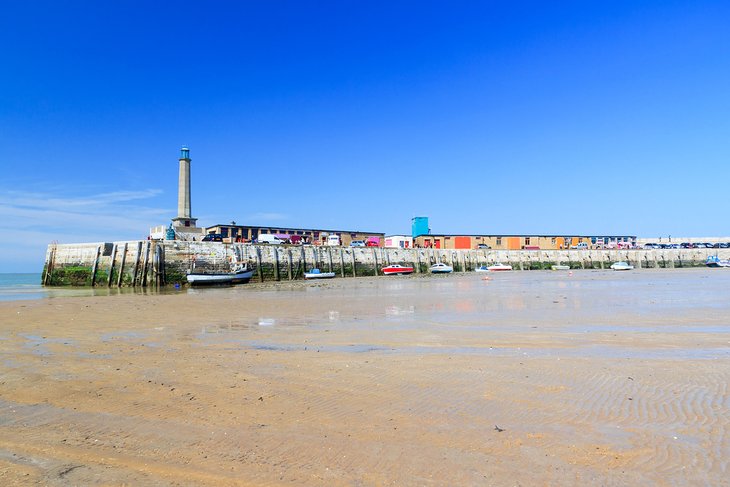 Low tide at Margate Harbour Arm Beach