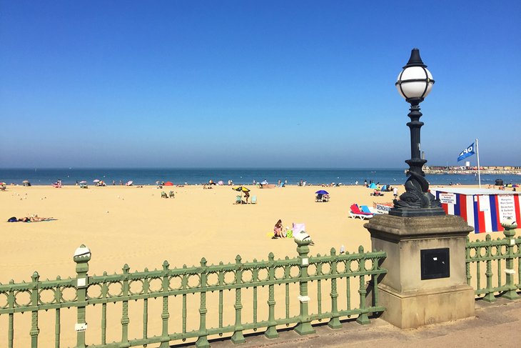 Margate Main Sands on a sunny day