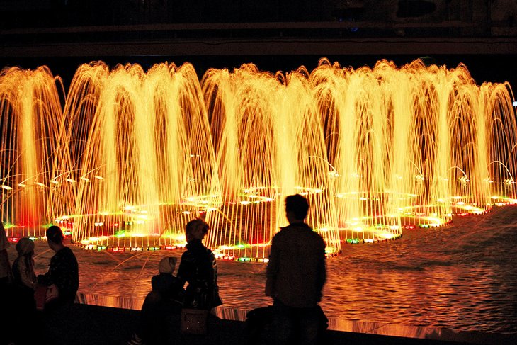 Fountains of Bellagio at night