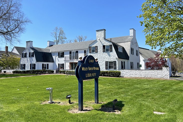 Welles-Turner Memorial Library