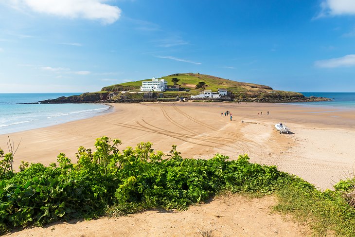 Bigbury-on-Sea Beach leading to Burgh Island