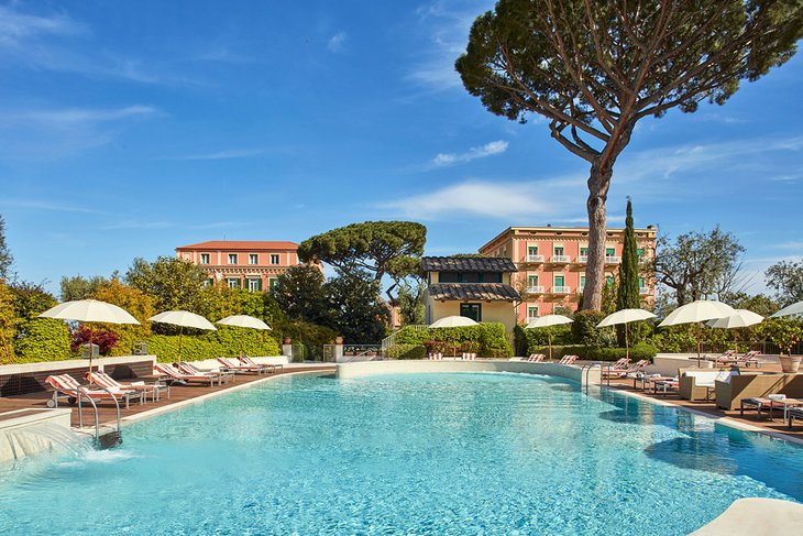 Photo Source: Grand Hotel Excelsior Vittoria