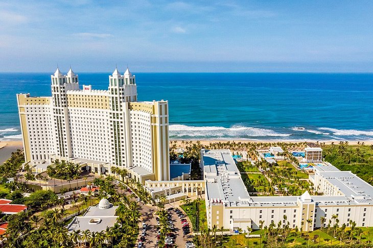 Photo Source: Hotel Riu Emerald Bay