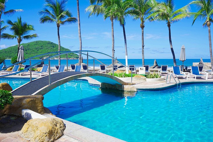 Photo Source: Luna Palace Hotel and Suites