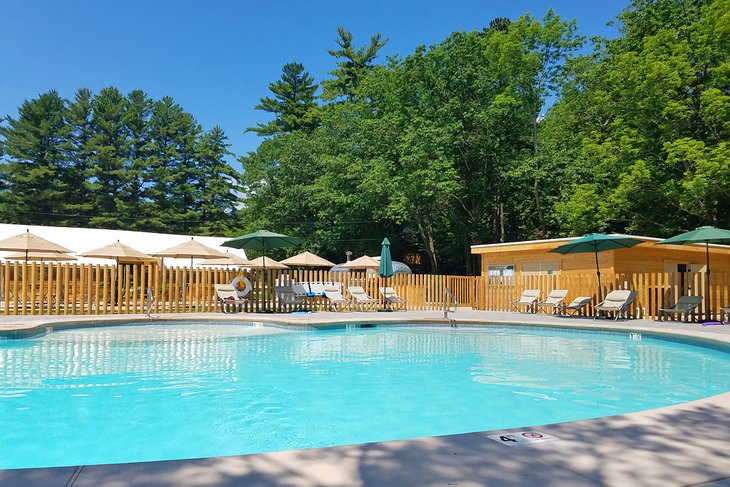 Saltwater swimming pool at Huttopia White Mountains