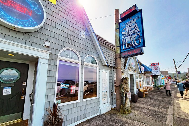 Restaurants and shops in Depoe Bay