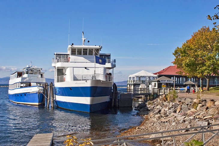 Cruise boats at Burlington