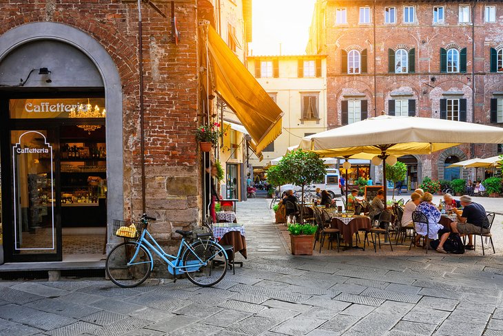 Outdoor dining in Lucca, Tuscany