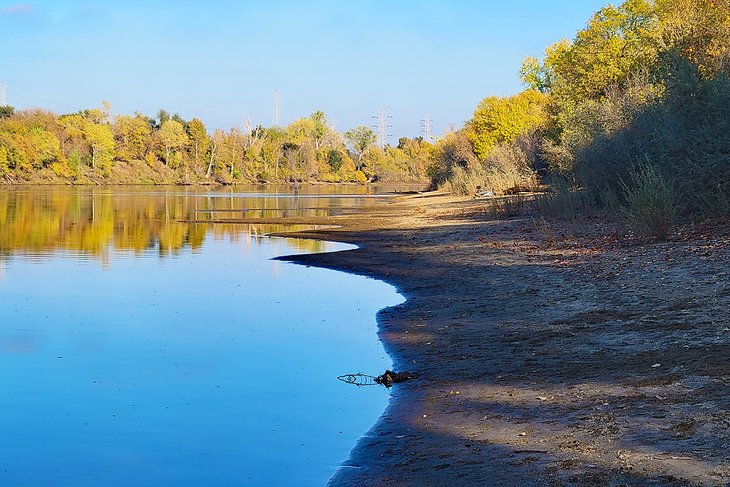 Sutter's Landing Beach