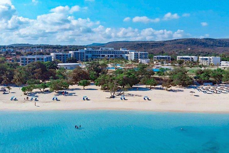 Photo Source: Grand Muthu Almirante Beach Hotel