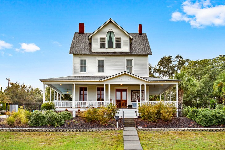 Photo Source: Surf Song Bed & Breakfast