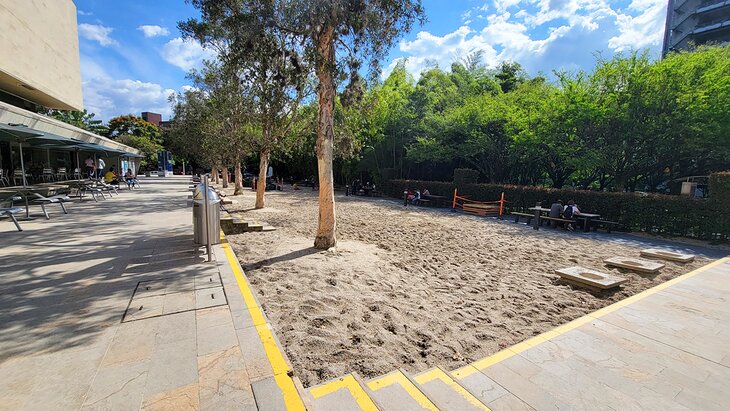 Barefoot Park in front of Museo del Agua EPM