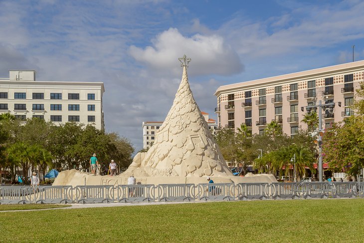 Sandi, West Palm Beach's sand Christmas tree