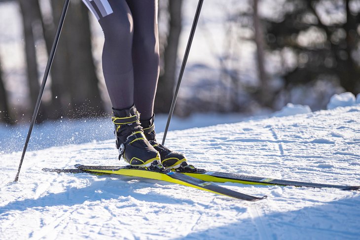 Skate skiing