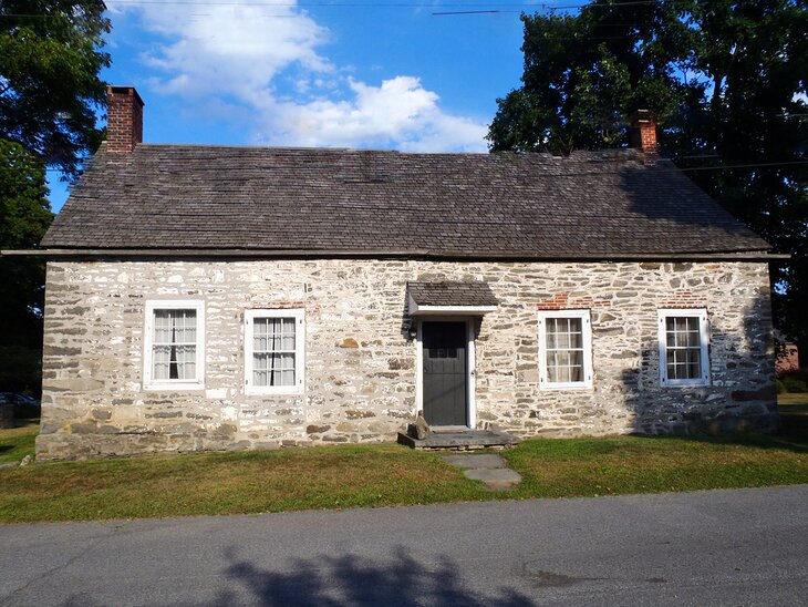 Historic stone building on Huguenot Street