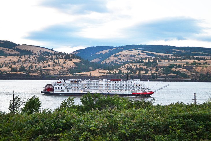 Columbia Gorge Sternwheeler